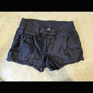 The Black Dog linen shorts